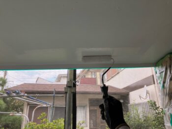 横浜市港南区A様邸軒天塗装上塗り2回目