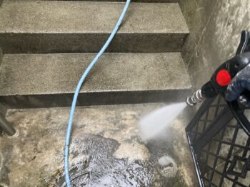 横浜市港南区N様邸パーフェクトセラミックトップG外壁塗装施工前高圧洗浄作業