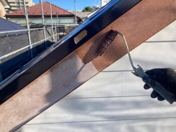 横浜市港南区N様邸破風塗装下塗り2回目