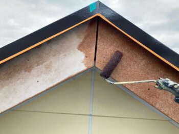 横浜市港南区A様邸破風塗装下塗り2回目