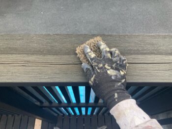 横浜市港南区A様邸ウッドデッキ塗装前ケレン作業