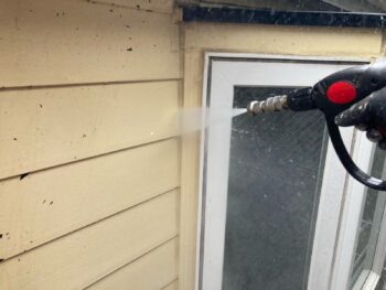 横浜市港南区A様邸パーフェクトトップ外壁塗装前高圧洗浄作業