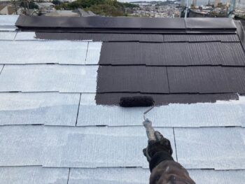 横浜市港南区N様邸ファインパーフェクトセラミックベスト遮熱屋根塗装上塗り1回目