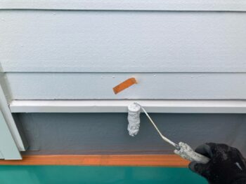 横浜市港南区N様邸水切り塗装上塗り1回目