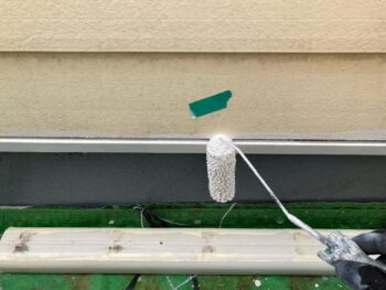 横浜市港南区A様邸水切り塗装上塗り1回目
