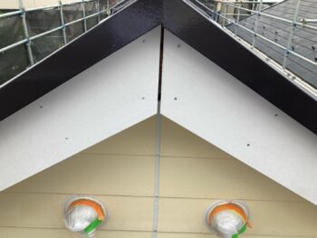 横浜市港南区A様邸破風塗装施工前画像
