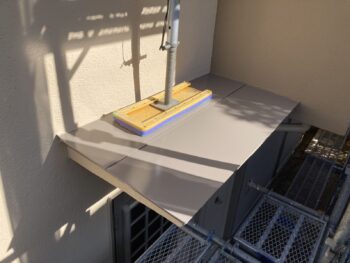 鎌倉市N様邸霧除け庇塗装施工後画像