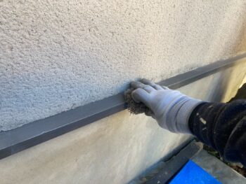 鎌倉市N様邸水切り塗装前ケレン作業