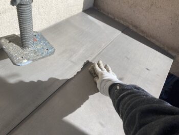 鎌倉市N様邸霧除け庇塗装前ケレン作業