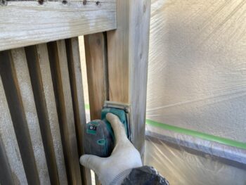 鎌倉市N様邸入口門塗装前ケレン作業