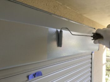 鎌倉市N様邸シャッターボックス錆止め塗装