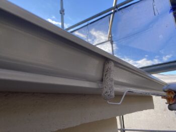 鎌倉市N様邸軒樋塗装上塗り2回目