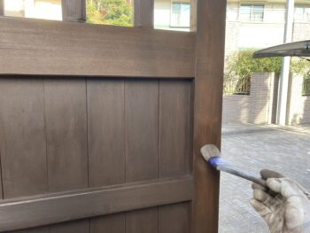 鎌倉市N様邸入口門塗装上塗り2回目
