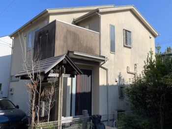 鎌倉市N様邸インディフレッシュセラ外壁塗装施工前塗装