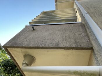 鎌倉市N様邸インディフレッシュセラ外壁塗装施工前塗装