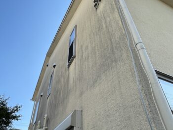 鎌倉市N様邸インディフレッシュセラ外壁塗装施工前塗装