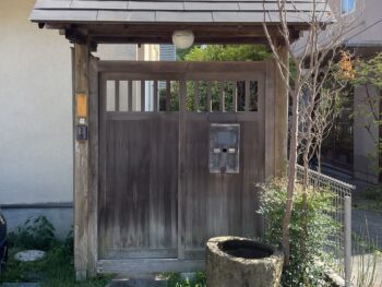 鎌倉市N様邸インディフレッシュセラ外壁塗装施工前塗装