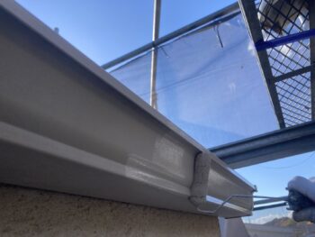 鎌倉市N様邸軒樋塗装上塗り1回目