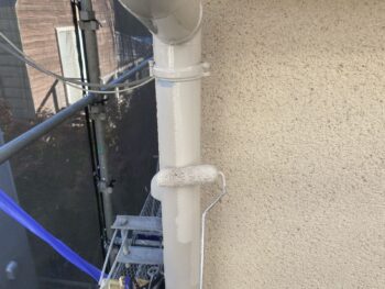 鎌倉市N様邸竪樋塗装上塗り1回目