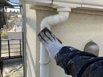 横浜市南区S様邸竪樋塗装前ケレン