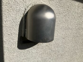 横浜市南区S様邸換気フード塗装施工前