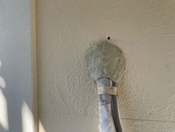 横浜市鶴見区K様邸エアコンパテ交換作業