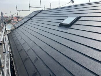 横浜市南区S様邸スーパーガルテクト屋根カバー工法施工後