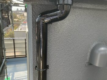 横浜市南区S様邸竪樋塗装施工後