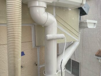 横浜市鶴見区K様邸竪樋塗装上塗り1回目