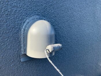 横浜市南区S様邸換気フード塗装上塗り2回目