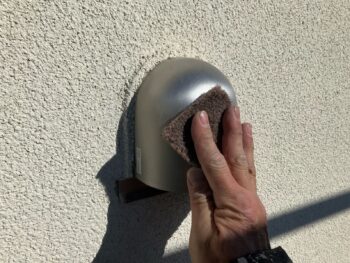 横浜市南区S様邸換気フード塗装前ケレン