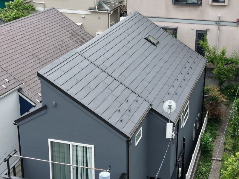 横浜市南区S様邸スーパーガルテクト屋根カバー工法施工後画像
