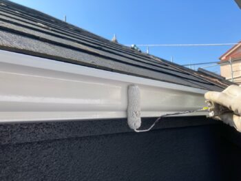 横浜市南区S様邸軒樋塗装上塗り1回目
