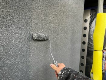 横浜市南区S様邸グランセラトップ1液水性外壁塗装上塗り2回目