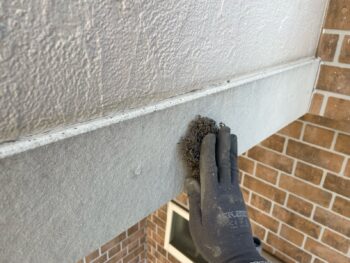 横浜市鶴見区K様邸幕板塗装前ケレン作業