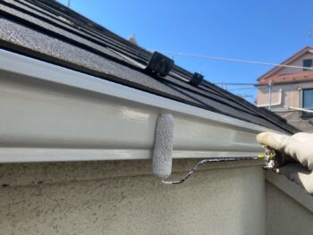 横浜市南区S様邸軒樋塗装下塗り