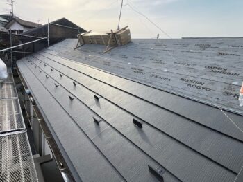 横浜市保土ヶ谷区M様邸屋根スーパーガルテクト屋根カバー工法新規屋根葺き