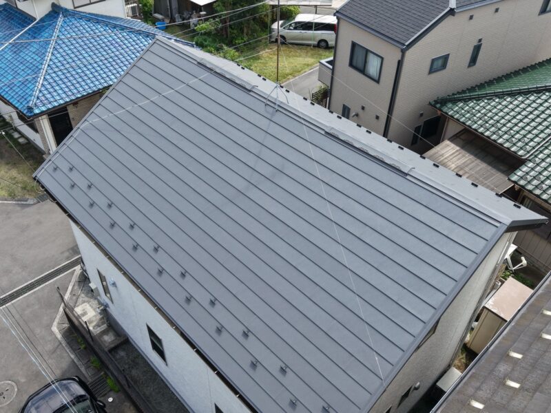 横浜市保土ヶ谷区M様邸スーパーガルテクト屋根カバー工法施工後画像