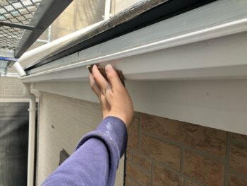 横浜市神奈川区S様邸軒樋塗装前ケレン