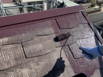 横浜市戸塚区S様邸グランセラベスト2液ファイン屋根塗装上塗り1回目