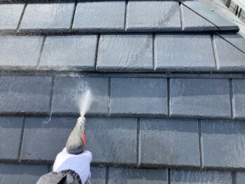 横浜市神奈川区S様邸グランセラベスト2液ファイン屋根塗装前高圧洗浄