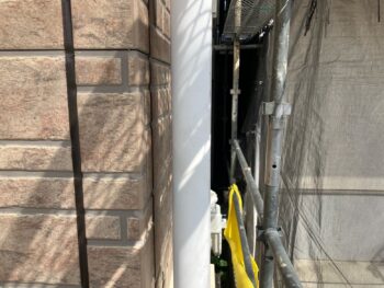 横浜市神奈川区S様邸竪樋塗装施工前