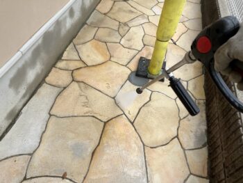 横浜市戸塚区S様邸グランセラトップ1液水性外壁塗装前土間高圧洗浄