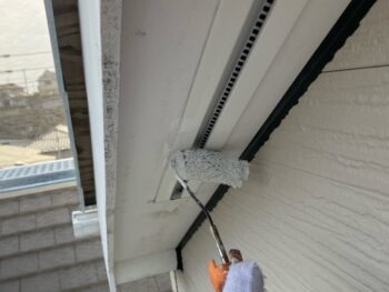 横浜市神奈川区S様邸軒天換気口塗装下塗り