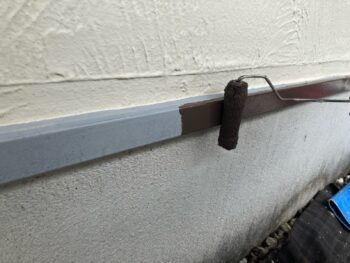 横浜市南区W様邸水切り塗装上塗り1回目