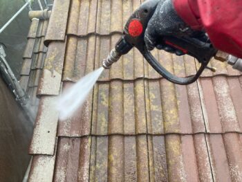 鎌倉市W様邸ファインパーフェクトベスト屋根塗装前高圧洗浄