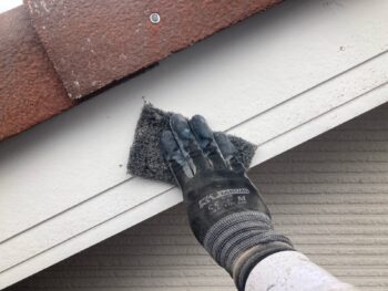 鎌倉市W様邸破風塗装前ケレン