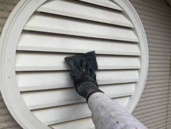 鎌倉市W様邸飾りルーバー塗装前ケレン