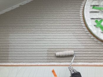 鎌倉市W様邸パーフェクトトップSi外壁塗装下塗り