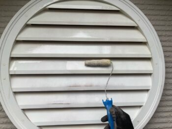 鎌倉市W様邸飾りルーバー塗装下塗り